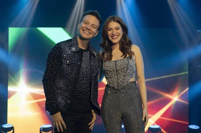 Mentor Michel Teló e apresentadora Ana Clara<!-- NICAID(16107739) -->