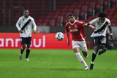 PORTO ALEGRE, RS, BRASIL, 27-07-2025: Internacional x Vasco pelo Campeonato Brasileiro. O Internacional do técnico Roger Machado busca a quarta vitória em sequência após a parada. O duelo é válido pela 17ª rodada do Brasileirão. Na imagem, Gustavo Prado em partida.Foto: Renan Mattos / Agência RBS<!-- NICAID(16088736) -->