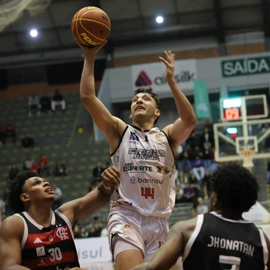 CAXIAS DO SUL, RS, BRASIL. 02/05/2025. Jogo 4 dos playoffs do NBB, entre Caxias Basquete e Flamengo, no Ginásio do SESI, em Caxias do Sul. (Ulisses Castro / Agência RBS).<!-- NICAID(16029281) -->