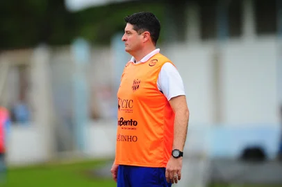 LAJEADO, RS, BRASIL, 10/07/2022. Lajeadense x Esportivo, jogo da volta, válido pela semifinal da segunda divisão do Campeonato Gaúcho (Gauchão Série A2 2022), e realizado no estádio Alviazul, em Lajeado. (Porthus Junior/Agência RBS)<!-- NICAID(15145202) -->