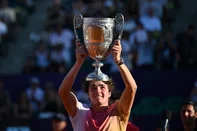 Brazil's Joao Fonseca celebrates with the trophy after defeating Argentina's Francisco Cerundulo in the ATP 250 Argentina Open singles final tennis match in Buenos Aires on February 16, 2025. (Photo by Luis ROBAYO / AFP)<!-- NICAID(15977566) -->