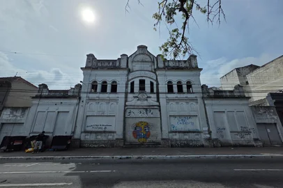 Fachada do Theatro Avenida, em Pelotas<!-- NICAID(16265410) -->