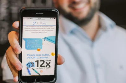 Finetech, fundada em 2020, proporciona, via plataforma digital e pontos físicos credenciados, o pagamento de contas utilizando o limite de cartão de crédito, com juros de 2,99% ao mês.<!-- NICAID(14975752) -->