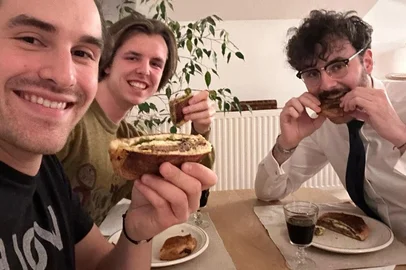 Austríaco leva xis para austria.<!-- NICAID(15980049) -->