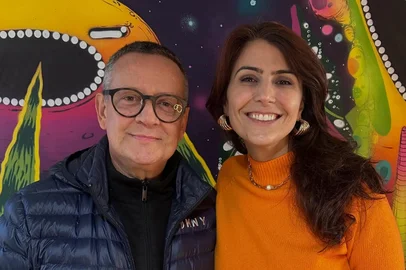 PORTO ALEGRE, RS, BRASIL - 30/06/2025 - Sob ameaça de intervenção da direção nacional, o diretório gaúcho do PSB vive um conflito interno. De um lado está o comando atual, aliado ao governo Eduardo Leite, e do outro o grupo do ex-deputado Beto Albuquerque, que tenta retomar o controle da legenda para reaproximá-la do PT e atrair Manuela D’Ávila, também cogitada para presidir a sigla no Estado. Beto e Manuela se reuniram nesta segunda-feira (30) em Porto Alegre. (Foto: Reprodução/@manueladavila/Instagram)<!-- NICAID(16070572) -->