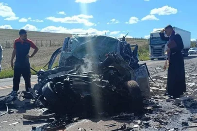 "Pude ajudar duas almas", diz padre que viu acidente acontecer na BR-386 e deu extrema unção às vítimas<!-- NICAID(16266379) -->