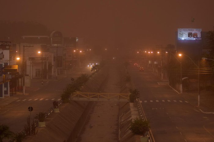 Nuvem de poeira encobre cidade no interior de São Paulo | GZH