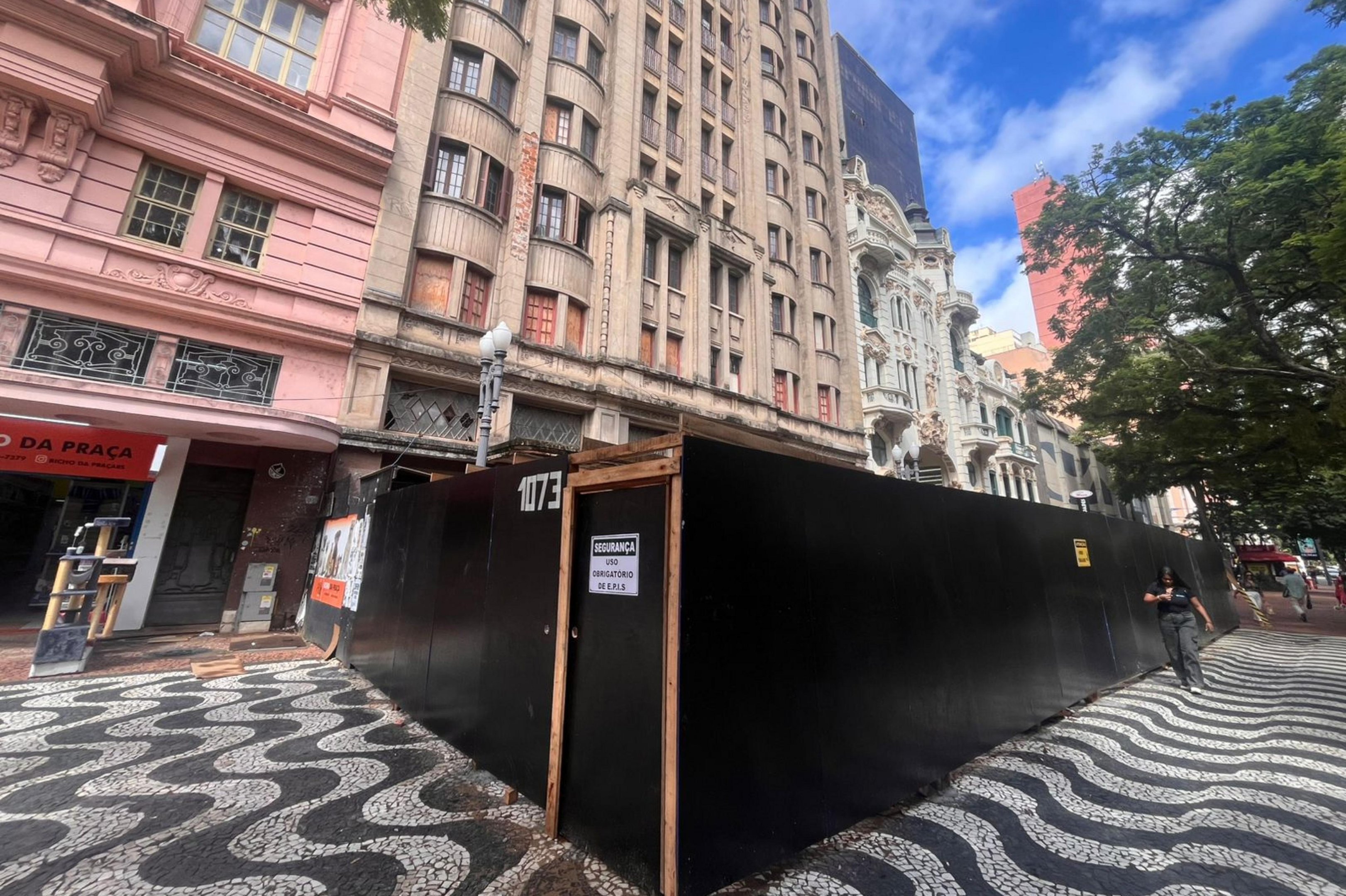 Recome&ccedil;am obras em cinema fechado h&aacute; 20 anos em Porto Alegre