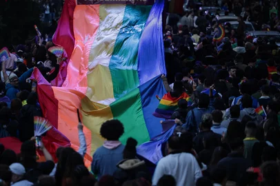 PORTO ALEGRE, RS, BRASIL, 14-06-2026: A 29ª Parada Livre de Porto Alegre realizada na Parque Farroupilha. O evento, que celebra o mês do orgulho LGBTQIA+ teve como tema "Nosso Orgulho na Urna", a edição busca refletir sobre a importância da participação de pessoas LGBTQIA+ na política para a garantia de direitos. Foto: Renan Mattos / Agência RBS<!-- NICAID(16306253) -->