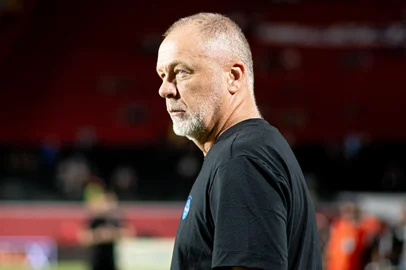 Lance de Vitória x Grêmio válido pela sexta rodada do Brasileirão. Na foto, Mano Menezes.<!-- NICAID(16025521) -->