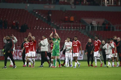 PORTO ALEGRE, RS, BRASIL, 12-07-2025: Internacional x Vitória. Em partida válida pela 13ª rodada do Campeonato Brasileiro, o Internacional recebe no Beira Rio a equipe do Vitória. O time do técnico Roger Machado tentar sair da zona de rebaixamento após parada devido ao Mundial de Clubes. Foto: André Ávila/Agência RBS<!-- NICAID(16079330) -->