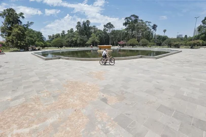 Calor em Porto Alegre registrado neste domingo, 02 de janeiro de 2022. Fotos na Redenção.<!-- NICAID(14980937) -->