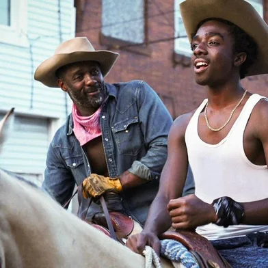 Idris Elba e Caleb McLaughlin em Concrete Cowboy/Alma de Cowboy (2020)<!-- NICAID(14748697) -->