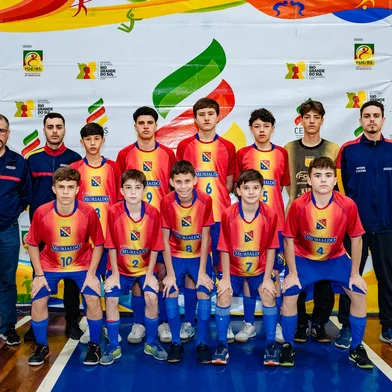 Na manhã deste sábado (10), a equipe de futsal do Colégio Murialdo garantiu a classificação para os Jogos Escolares Brasileiros. Os estudantes, com idade entre 12 e 14 anos, venceram a partida contra a equipe da Escola Professor Firmino Cardoso Junior, da cidade de São Pedro do Sul, pelo placar de 3 a 1. O jogo foi realizado CIE São Caetano, em Caxias do Sul. <!-- NICAID(15837650) -->