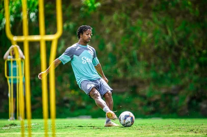 Na tarde desta sexta-feira (10), o Juventude anunciou oficialmente três reforços para a equipe: o goleiro Marcão, o lateral-direito Reginaldo e o atacante Ênio. Na foto, Ênio.<!-- NICAID(15951663) -->