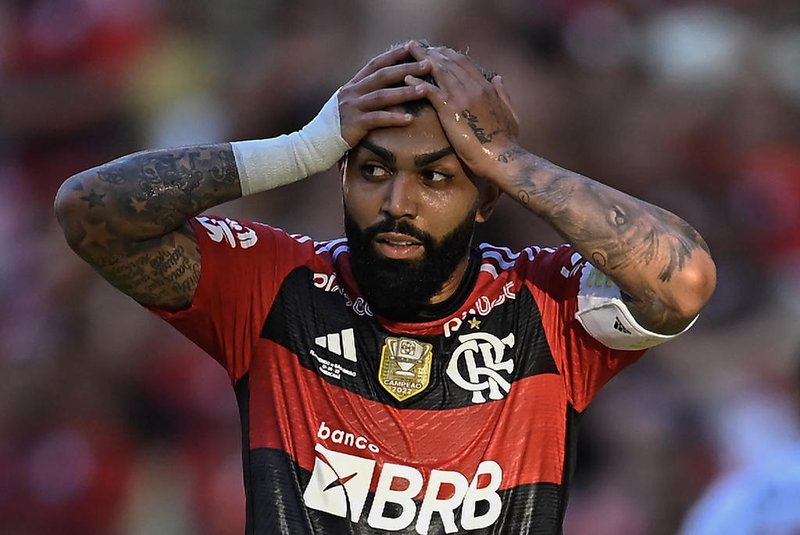 (FILES) Flamengo's forward Gabriel Barbosa reacts after missing a scoring shot during the Copa do Brasil final first leg football match between Flamengo and Sao Paulo at Maracana Stadium in Rio de Janeiro, Brazil, on September 17, 2023. Flamengo striker Gabriel Barbosa, better known as Gabigol, was suspended for two years for attempted fraud during an anti-doping test last in 2023, a Brazilian sports court informed on March 25, 2024. (Photo by MAURO PIMENTEL / AFP)Editoria: SPOLocal: Rio de JaneiroIndexador: MAURO PIMENTELSecao: soccerFonte: AFPFotógrafo: STF<!-- NICAID(15716013) -->