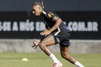 Rafael Ribeiro / CBF,Divulgação O atacante Raphinha em treino da Seleção Brasileira no CT Columbia Park, em Morristown, no Estado de Nova Jersey, nos Estados Unidos.<!-- NICAID(16300763) -->