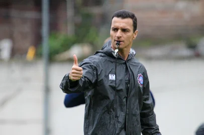 Júnior Rocha, técnico do Caxias<!-- NICAID(16042612) -->