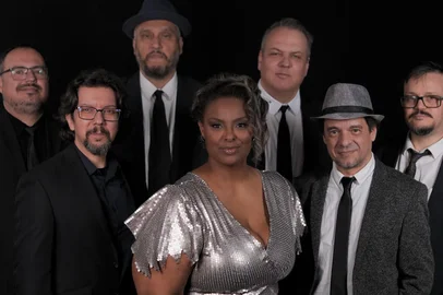 Celebrando 30 anos de trajetória, a banda The Hard Working Band se apresenta no Gatzz, em Gramado, no dia 29 de abril, terça-feira. O grupo de Porto Alegre sobe no palco da casa para uma noite especial de tributo ao Soul Music.<!-- NICAID(16024133) -->