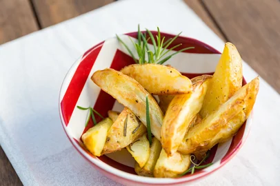 PORTO ALEGRE, RS, BRASIL, 16/09/2016 : Destemperados - Receitas de petiscos para receber os amigos. (Omar Freitas/Agência RBS)Indexador: Omar Freitas<!-- NICAID(12454662) -->