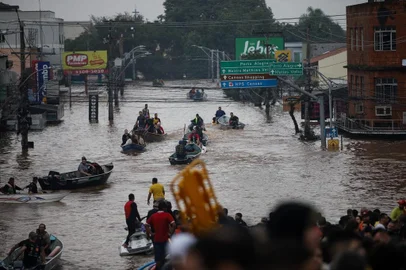 CANOAS, 04/05/2024, Resgate de pessoas em inundação em Canoas<!-- NICAID(15754423) -->