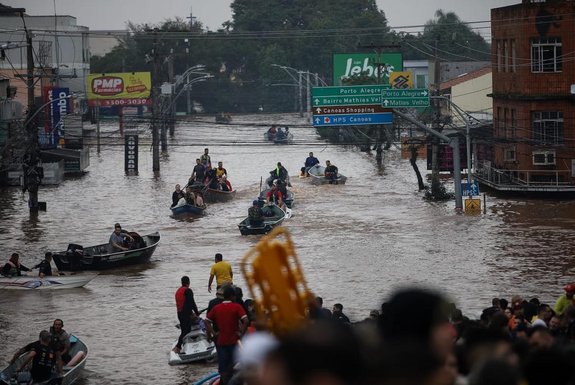 CANOAS, 04/05/2024, Resgate de pessoas em inundação em Canoas<!-- NICAID(15754423) -->