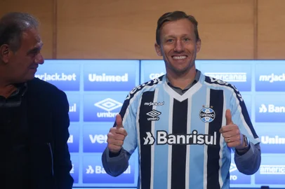 PORTO ALEGRE, RS, BRASIL - 2022.06.27 - Grêmio apresenta Lucas Leiva como reforco para a série B. (Foto: André Ávila/ Agência RBS)Indexador: Andre Avila<!-- NICAID(15133546) -->