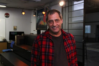 O produtor cultural Robinson Cabral é o convidado deste sábado (06) do Ciclo de Oficinas Audiovisuais, projeto que foca na qualificação básica para cinema e vídeo, promovido pelo Ponto de Cultura NAV - Núcleo Audiovisual FSG. Com foco na prestação de contas para produtores audiovisuais, o módulo desta semana abordará aspectos financeiros, deveres constitucionais, vedações, sanções e limitações de recursos, bem como o preenchimento de formulários e relatórios de contas.<!-- NICAID(15805013) -->