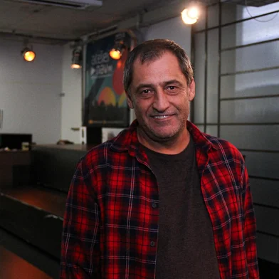 O produtor cultural Robinson Cabral é o convidado deste sábado (06) do Ciclo de Oficinas Audiovisuais, projeto que foca na qualificação básica para cinema e vídeo, promovido pelo Ponto de Cultura NAV - Núcleo Audiovisual FSG. Com foco na prestação de contas para produtores audiovisuais, o módulo desta semana abordará aspectos financeiros, deveres constitucionais, vedações, sanções e limitações de recursos, bem como o preenchimento de formulários e relatórios de contas.<!-- NICAID(15805013) -->