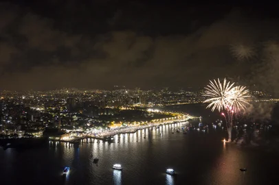 PORTO ALEGRE, RS, BRASIL - Réveillon na orla do Guaíba. Depois de dois anos, festa da virada voltou a ser realizada no principal cartão-postal da Capital<!-- NICAID(13896416) -->