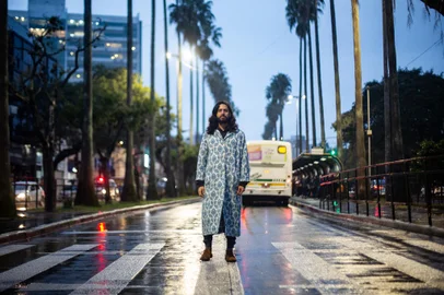 PORTO ALEGRE, RS, BRASIL - 2023.06.21 - Ian Ramil lança disco novo, chamado  "Tetein".Inspirado por sua primeira filha, Nina, o terceiro disco de Ian é o primeiro desde “Derivacivilização”, vencedor do Grammy Latino 2016 de Melhor Disco de Rock, e traz nas canções as suas experiências como pai. (Foto: André Ávila/ Agência RBS)Indexador: Andre Avila<!-- NICAID(15462912) -->