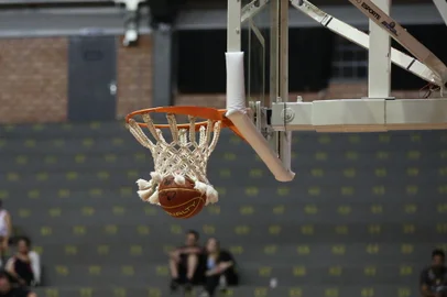 CAXIAS DO SUL, RS, BRASIL, 21/09/2023. Campeonato Sul-Brasileiro de Basquete - Caxias e Londrina. (Neimar De Cesero/Agência RBS)<!-- NICAID(15548099) -->