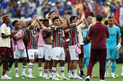 Fluminense's players greet fans at the end of the FIFA Club World Cup 2025 semifinal football match between Brazil's Fluminense and England's Chelsea at the MetLife stadium in East Rutherford, New Jersey on July 8, 2025. (Photo by FRANCK FIFE / AFP)<!-- NICAID(16076178) -->