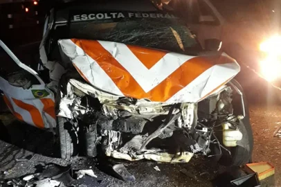 Colisão envolvendo veículo oficial do Exército deixa um morto em Candelária<!-- NICAID(15136239) -->