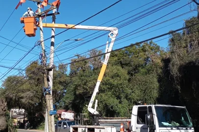*A PEDIDO DE ROGER SILVA* *EM BAIXA* CEEE realiza obras de reparo no Lami, em Porto Alegre - Foto: CEEE Grupo Equatorial/Divulgação<!-- NICAID(15254755) -->