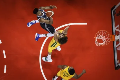 Giannis Antetokounmpo, basquete, Grécia