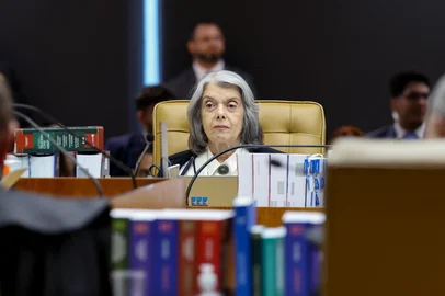 Rosinei Coutinho/STF / STF BRASÍLIA, DF, BRASIL, 15-09-2026: O plenário do Supremo Tribunal Federal (STF) se reúne nesta terça-feira (15) para analisar relatório sobre a ligação do ministro Alexandre de Moraes com o banqueiro Daniel Vorcaro, ex-dono do Banco Master, e decidir se o ministro será investigado. Na corte, espera-se que as tensões cheguem ao ápice, sem espaço para pacificação. Ao iniciar a sessão, o presidente do STF, Edson Fachin, mencionou o período difícil pelo qual passa a corte e destacou que o Supremo não deve julgar pessoas, mas, sim, fatos. "A decisão pertence ao plenário, não a um ministro individualmente", declarou. O procurador Paulo Gonet, que foi citado por Vorcaro em mensagens, também participa da sessão. Foto: Rosinei Coutinho/STFIndexador: Rosinei Coutinho/STF<!-- NICAID(16366103) -->