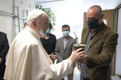 Papa Francisco e Jackson Erpen - gaucho que trabalha na rádio vaticano em 24 de abril de 20221<!-- NICAID(16025771) -->
