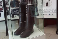Abertura de exposição em Nova Palma.As botas do gigante deixaram temporariamente o Museu de História Julio de Castilhos, em Porto Alegre. O icônico calçado ficará em exposição por três meses em Nova Palma, na Região Central, onde nasceu Francisco Ângelo Guerreiro, um jovem de 2,17m.As botas tamanho 58, com 38 centímetros de solado, ficarão até outubro na exposição No Caminho dos Gigantes, no Museu Histórico de Nova Palma (Rua Almirante Tamandaré, 520).  A mostra resgata a história do ilustre nova-palmense. Ela também conta com fósseis da megafauna encontrados no território municipal, cedidos pelo Centro de Apoio à Pesquisa Paleontológica da Quarta Colônia. A inauguração ocorreu na noite de terça-feira (22).<!-- NICAID(16086030) -->