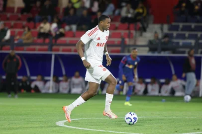 BRAGANÇA PAULISTA, SP, BRASIL, 09-08-2025: BRASILEIRÃO/RED BULL BRAGANTINO X INTERNACIONAL - ESPORTES - Red Bull  Bragantino e Internacional se enfrentam em partida válida pela 19ª rodada do Campeonato Brasileiro 2025, no estádio Cicero de Souza Marques, em Bragança Paulista, neste sábado. Foto: Ricardo Duarte/SCInternacionalIndexador: ricardo duarte<!-- NICAID(16098253) -->