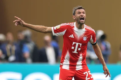 ATLANTA, GEORGIA - JULY 05: Thomas Mueller #25 of FC Bayern Munchen reacts during the FIFA Club World Cup 2025 quarter-final match between Paris Saint-Germain and FC Bayern München at Mercedes-Benz Stadium on July 05, 2025 in Atlanta, Georgia.   Kevin C. Cox/Getty Images/AFP (Photo by Kevin C. Cox / GETTY IMAGES NORTH AMERICA / Getty Images via AFP)<!-- NICAID(16074093) -->