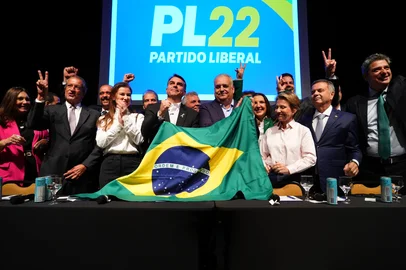 Flávio Bolsonaro anuncia Alfredo Gaspar (PL) como candidato a vice<!-- NICAID(16340411) -->