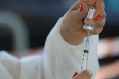 CAXIAS DO SUL, RS, BRASIL (15/03/2021)Maiores de 77 anos recebem a vacina CoronaVac na Maesa em Caxias do Sul. (Antonio Valiente/Agência RBS)<!-- NICAID(14735114) -->