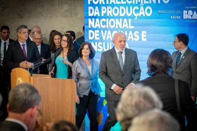 25.02.2025. Brasília (DF) - O presidente da República participa ao lado da ministra da saúde Nísia Trindade, de cerimônia do Governo Federal para anúncio da primeira vacina 100% nacional e de dose única contra a dengue. Fotos: Thales Alves/MS.<!-- NICAID(15983769) -->