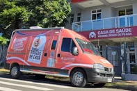 A Casa de Saúde Menino Jesus de Praga procura alternativas para ampliar a arrecadação e dar sequência no serviço prestado há 42 anos. Trata-se do Bazar Amigos da Casa - uma das principais fontes de receita -, que será levado para diversos bairros de Porto Alegre por meio de um furgão móvel adaptado para a função.<!-- NICAID(16324835) -->