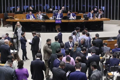 Deputados aprovam projeto para financiar dívidas de produtores rurais atingidos por calamidades com fundo do pré-sal<!-- NICAID(16082871) -->