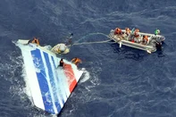 (FILES) - This handout picture released June 8, 2009 by the Brazilian Navy shows divers recovering part of the tail section from the Air France A330 aircraft that crashed in midflight over the Atlantic ocean while flying from Rio de Janeiro to Paris on June 1, 2009. The Court of Appeal at the Courthouse on Île de la Cité is scheduled on May 21, 2026 to deliver its judgment in the trial of Airbus and Air France on manslaughter charges over the 2009 RioParis flight crash. (Photo by Handout / BRAZILIAN NAVY / AFP)<!-- NICAID(16290000) -->