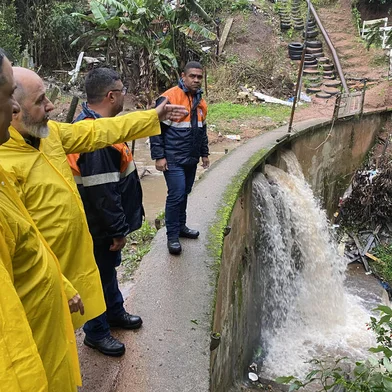 Secretária da Habitação, André Machado, visita a Rua da Represa acompanhado pelo reitor da UFRGS, Carlos André Bulhões.<!-- NICAID(15483156) -->