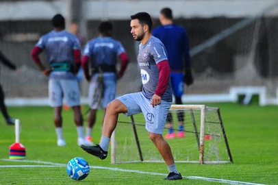 CAXIAS DO SUL, RS, BRASIL, 17/05/2023. Treino do Caxias no CT Baixada Rubra Vanderlei Bersaghi. O Caxias está disputando a série D do Campeonato Brasileiro. Na foto, meia David Peninha. (Porthus Junior/Agência RBS)Indexador: Porthus Junior                  <!-- NICAID(15431038) -->
