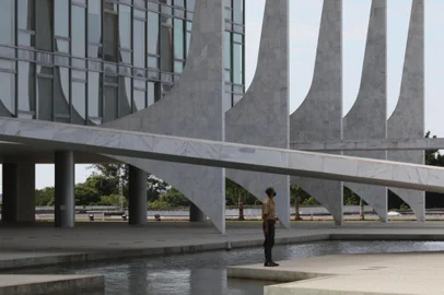 PalÃ¡cio do Planalto na PraÃ§a dos TrÃªs Poderes em BrasÃ­liaPalácio do Planalto na Praça dos Três Poderes.Local: BrasÃ­liaIndexador: Fabio Rodrigues Pozzebom/AgÃªnciFonte: AgÃªncia Brasil/Empresa Brasil dFotógrafo: Reporter Fotografico<!-- NICAID(14820508) -->